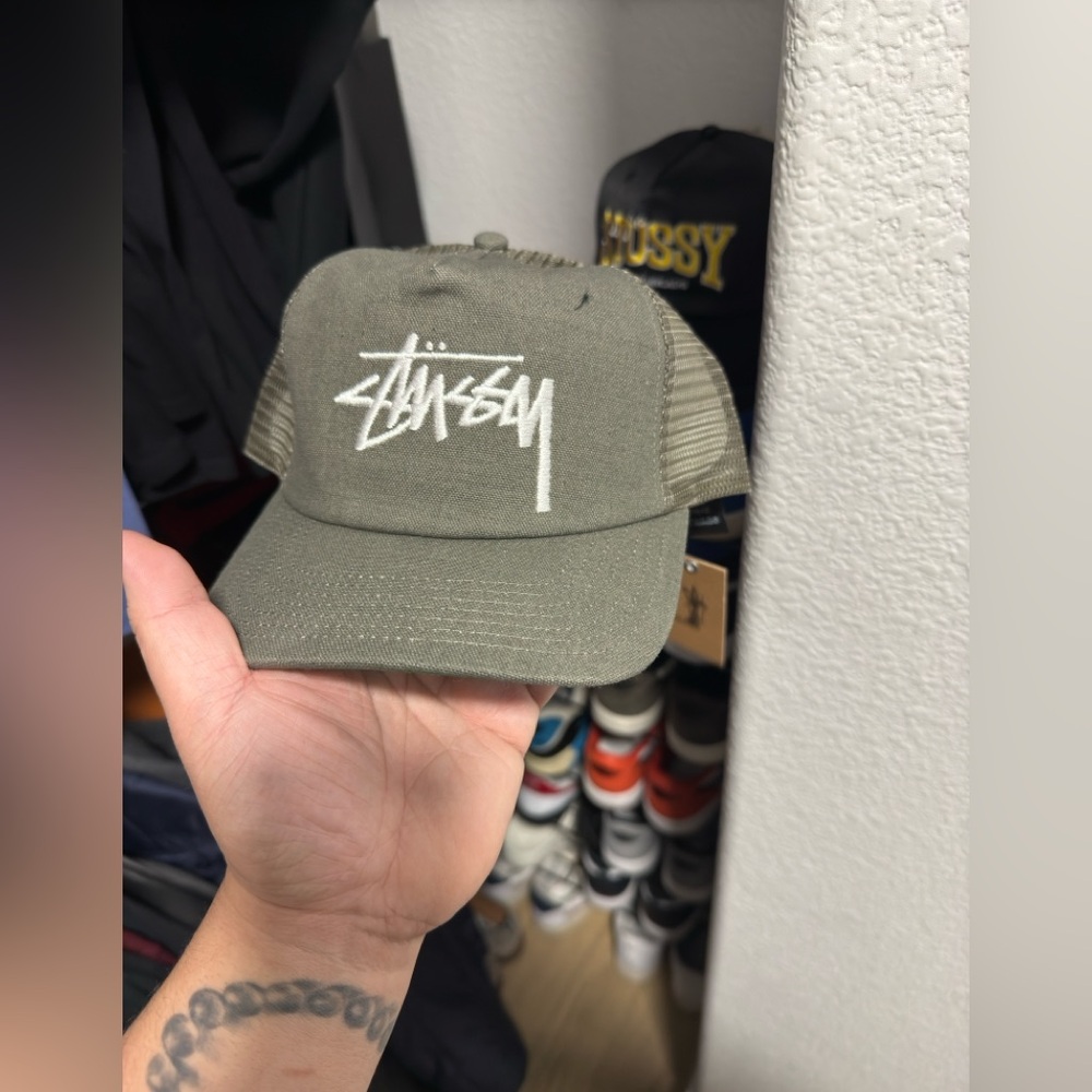 Stussy Trucker snapback army green